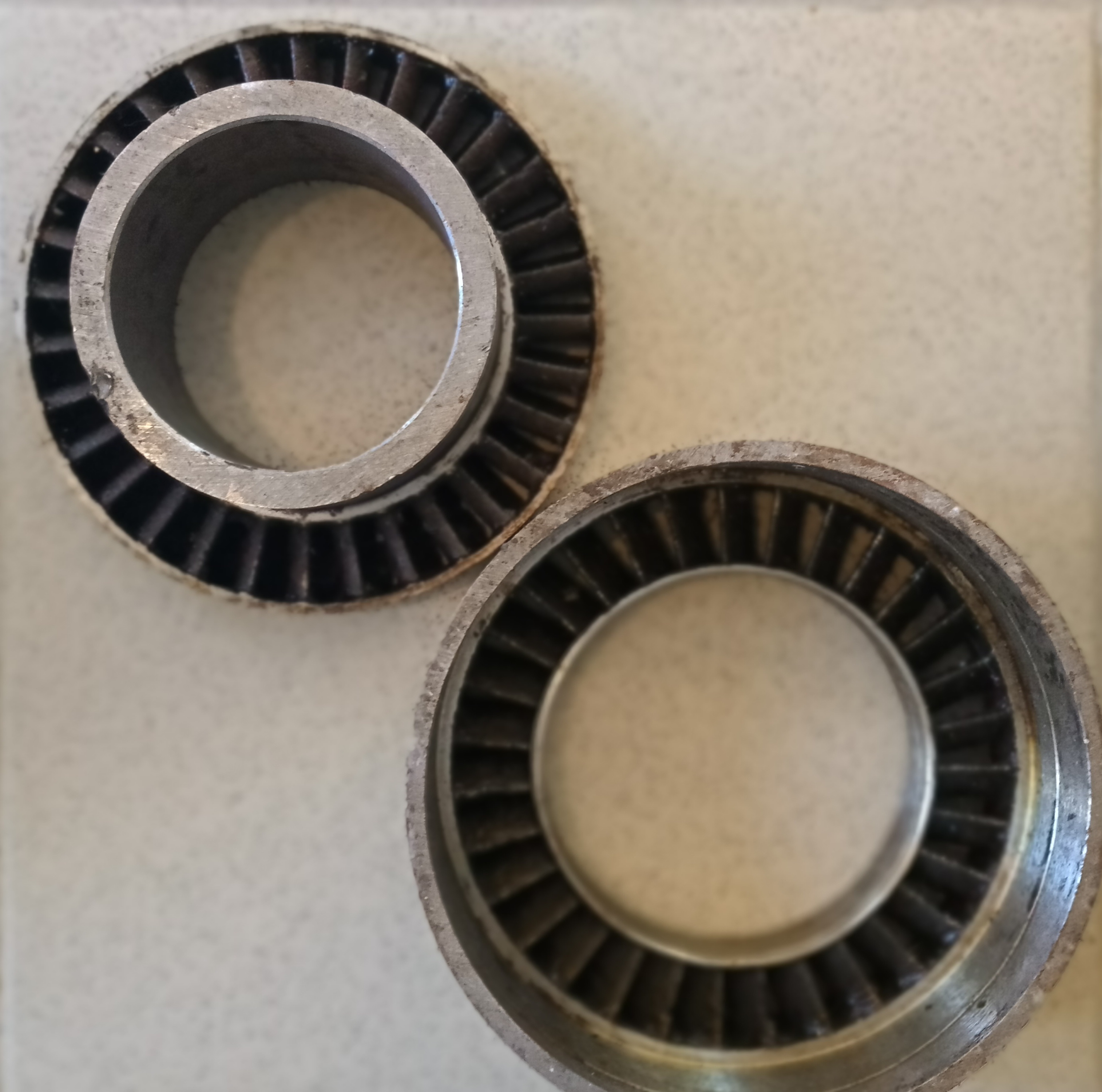 Турбинка – статор и ротор – секция турбобура. Турбобур может состоять из 350 секций (турбинок)